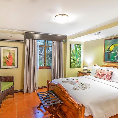 Hotel Casa Roland Golfito Resort Bilik gambar
