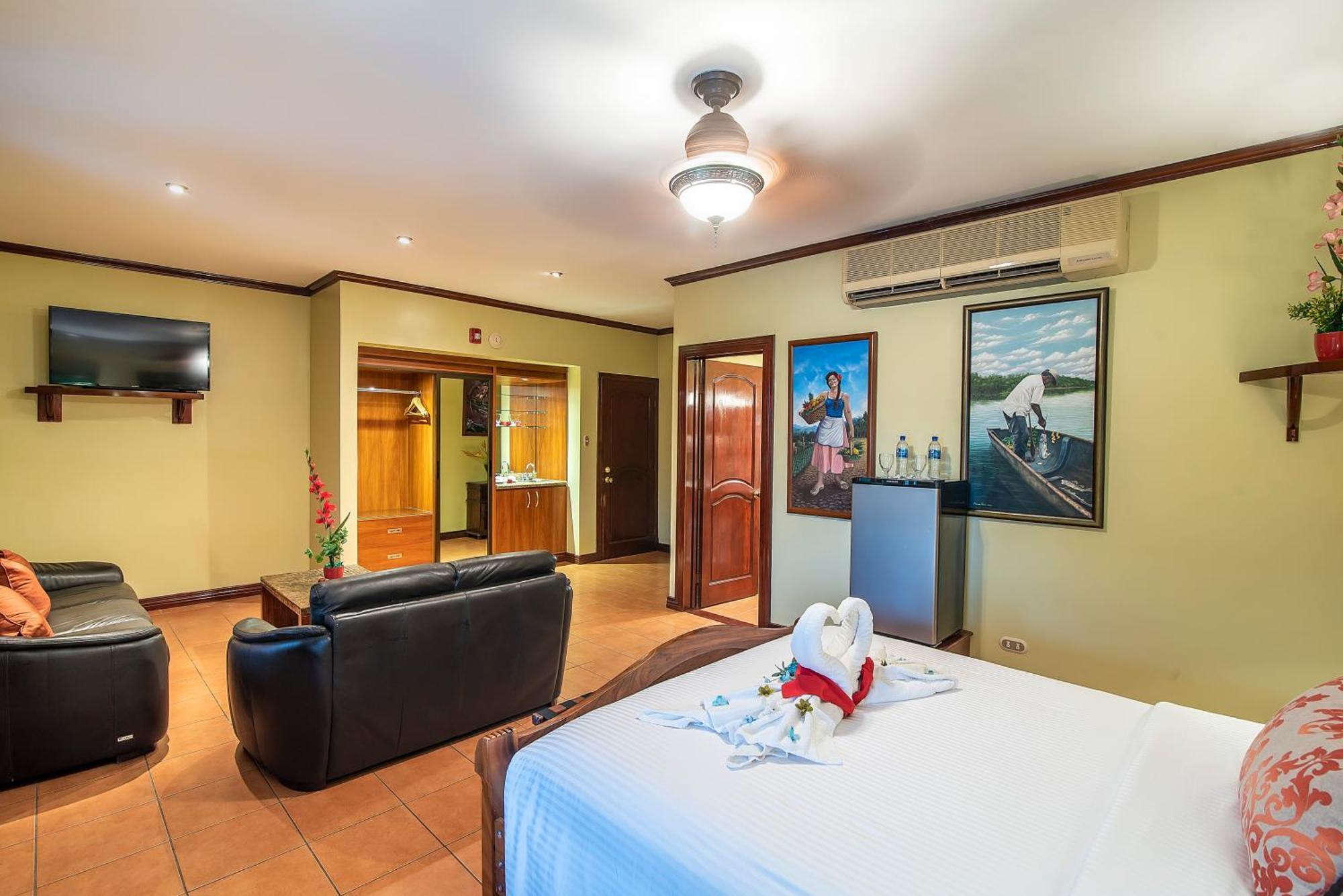 Hotel Casa Roland Golfito Resort Bilik gambar